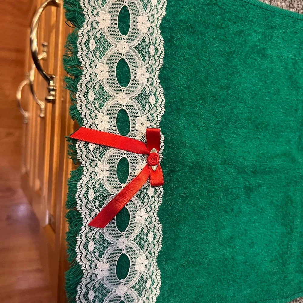 Green vintage towel with white lace and red bow detail